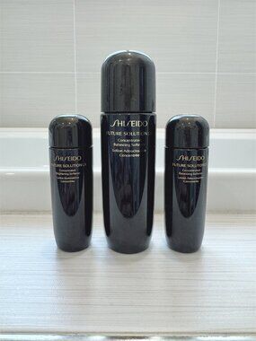 NEW Shiseido Future Solution LX Concentrated Balancing Softener + 2 Travel Sizes